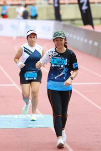 BIB: 1603, 2140
                            <button type="button" onclick="openModal(4646239)" class="btn btn-primary btn-sm float-right btn-popup" data-toggle="modal" data-target=".modal-high-quality">
                        <i class="fas fa-shopping-cart"></i> Add to Cart
                    </button>
                                            <button type="button" onclick="isThisMe(4646239, true)" class="btn btn-success btn-sm float-right btn-popup btn-isme hidden" data-toggle="tooltip" data-placement="bottom" title="นี่คือรูปของคุณใช่ไหม คลิกที่นี่เพื่อเอาเข้าอัลบั้ม">
                        <i class="fas fa-plus"></i> Add to album
                    </button>
                    <button type="button" onclick="isThisMe(4646239, false)" class="btn btn-warning btn-sm float-right btn-popup btn-isnotme hidden">
                        <i class="fas fa-ban"></i> Remove from album
                    </button>